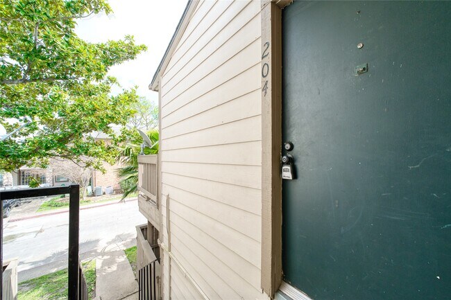 Building Photo - 6001 Reims Rd