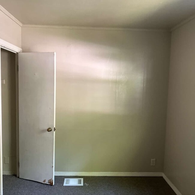 Building Photo - 5817 N Teutonia Ave