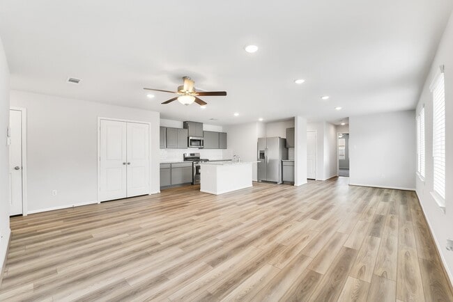 Building Photo - 18802 Glenwood Chase Ct