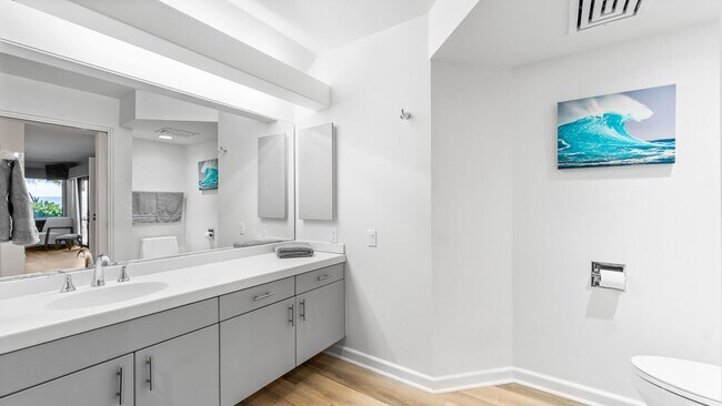 Building Photo - Renovated Two Bedroom/Two Bathroom at The Masters!