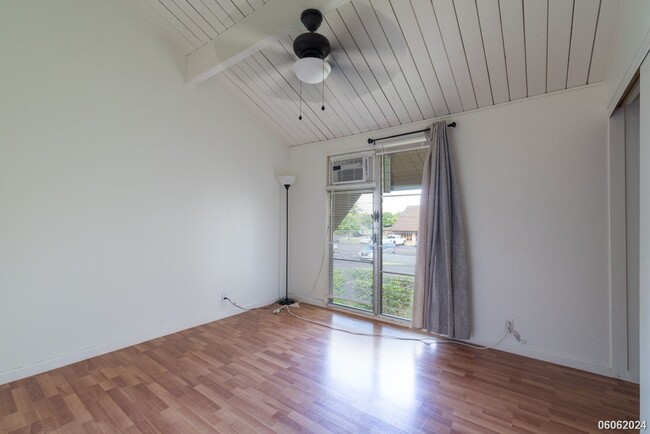 Building Photo - 2br/1.5ba Townhouse in Milalani Manor w/ L...