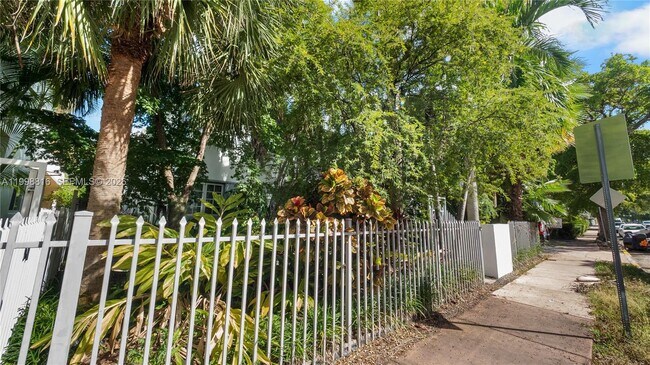 Building Photo - 645 Michigan Ave