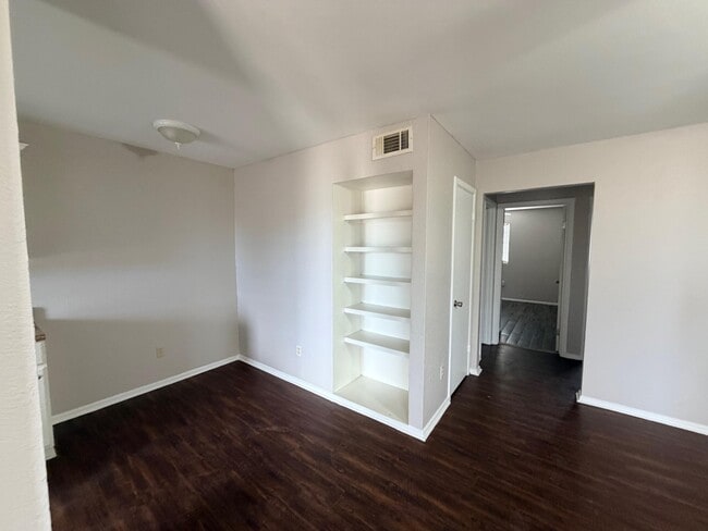 Building Photo - 3302 Salisbury Ave