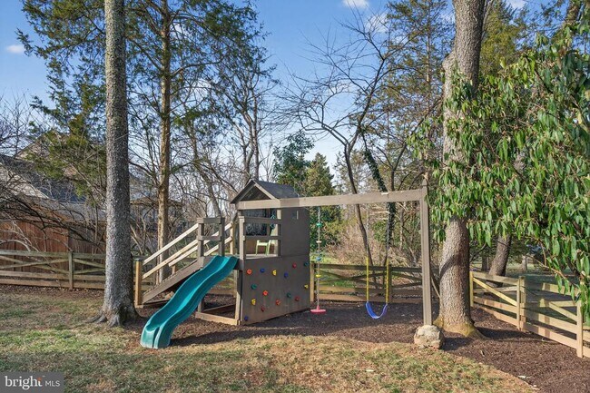 Building Photo - 11922 Holly Spring Dr