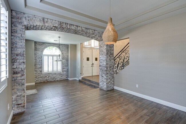 Building Photo - Luxurious 4 bd 3.5 bth Henderson Home in G...