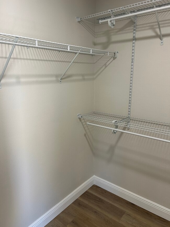 Building Photo - 3848 N Lake Dr