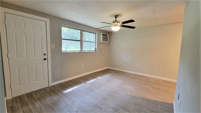 Building Photo - Charming 2 Bedroom, 1 Bath