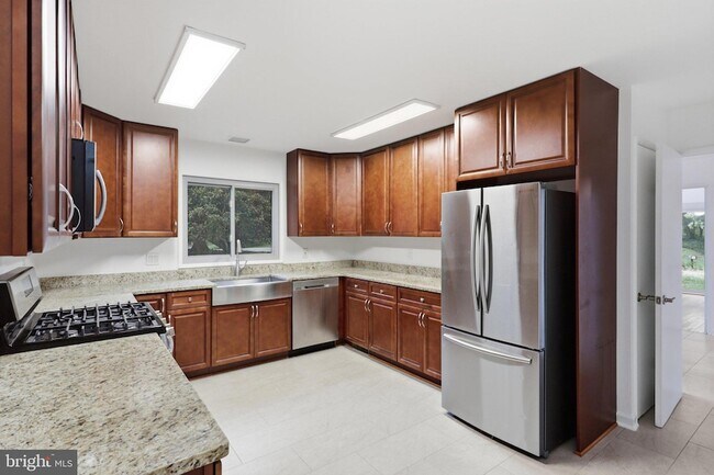 Building Photo - 8804 Mansion Farm Pl