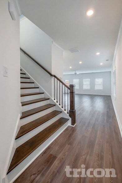 Building Photo - 132 E Rdg Wy