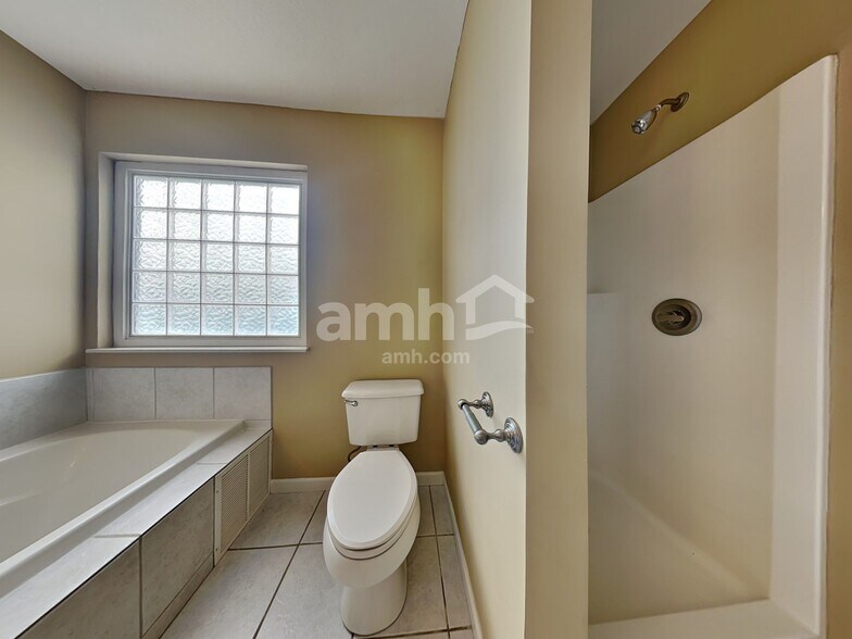 Building Photo - 4624 Aylesbury Dr