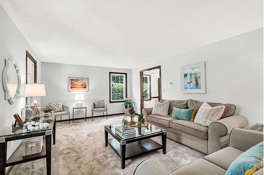 Building Photo - 867 Shaker Rd