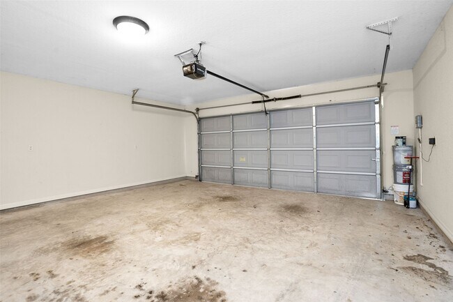 Building Photo - 119 Golfview Ct