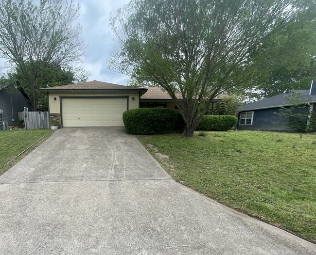 Primary Photo - Located off Wedinton Dr! 3 Bedroom 2 Bathr...