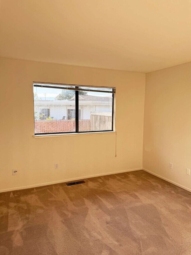 Building Photo - 691 Spring Ln