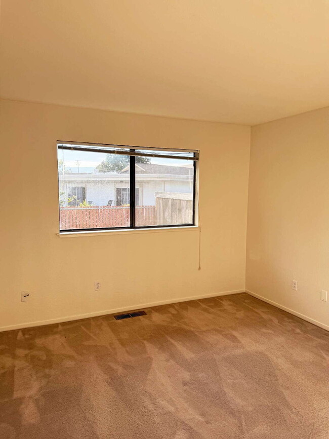 Building Photo - Single-Level Sonoma Living Less Than a Mile from the Historic Plaza