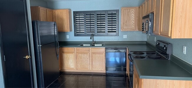 Building Photo - 3448 S Chaparral Rd