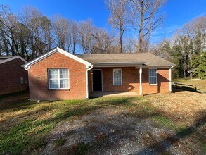 Building Photo - Ready to view! 3 bedroom, 2 bath Brick home in High Point near I-74
