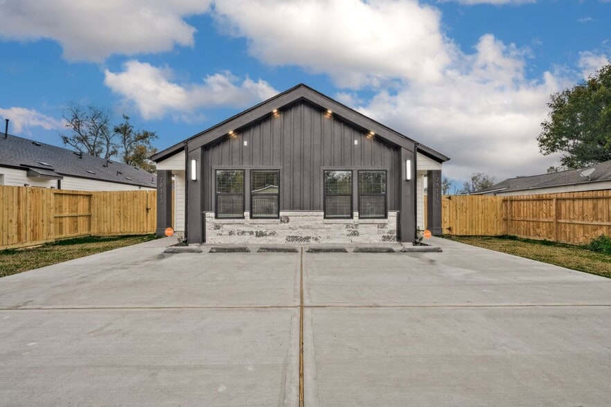 Building Photo - 7811 Sandra St