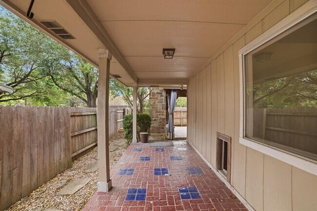 Building Photo - 700 Horizon Trail