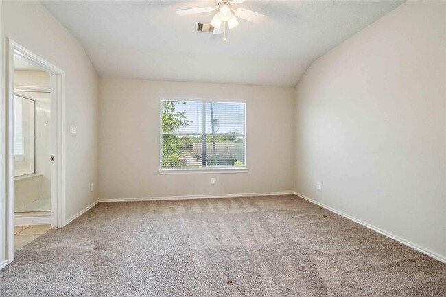 Building Photo - 201 Drake Run Ln