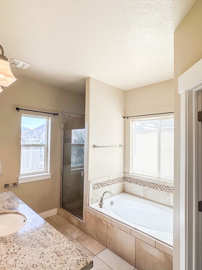 Building Photo - 4441 Wynridge Ln