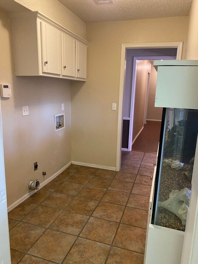Building Photo - 2312 Shadowlake Dr