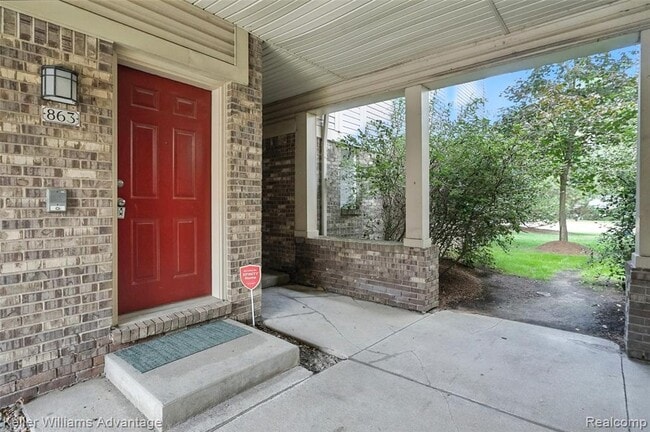 Building Photo - 863 Brandon Ave