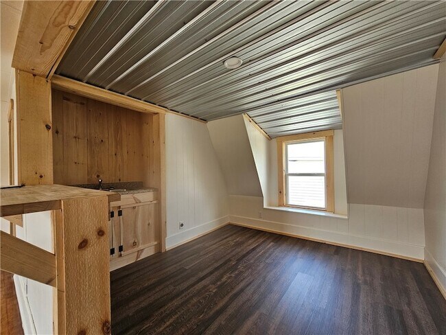 Building Photo - 207 East Ave