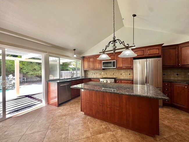 Building Photo - Renovated Entertainer’s Dream in Rancho Pe...