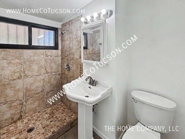 Building Photo - 410 W Calle Antonia