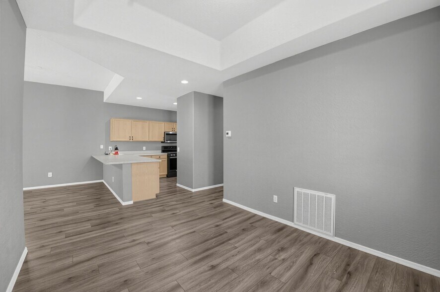Building Photo - 205 N 74th St