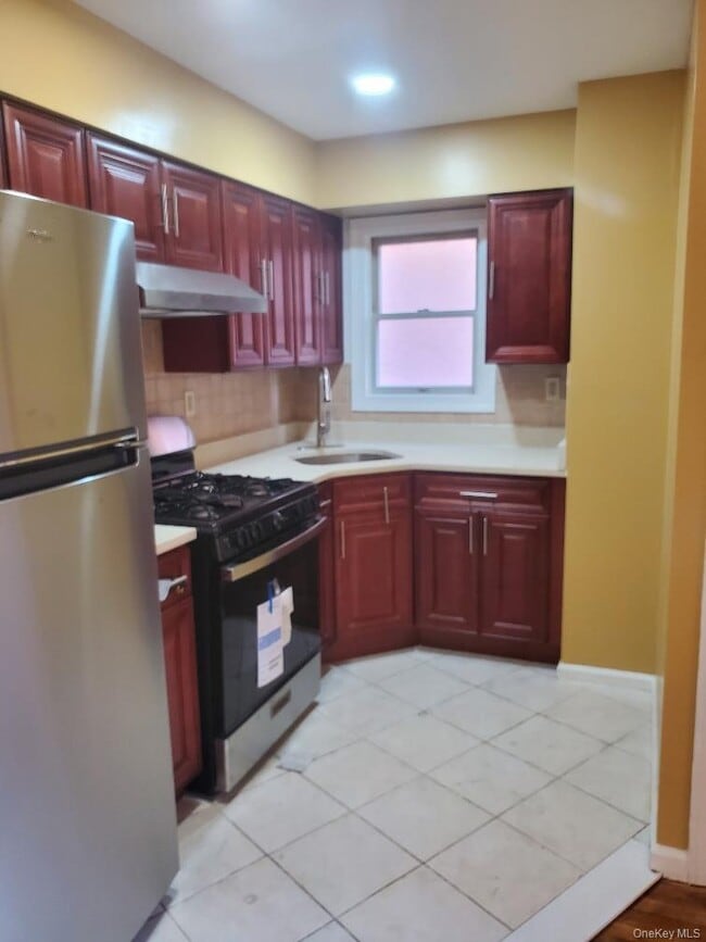 Building Photo - 9-15 College Pl