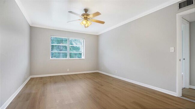 Building Photo - 3111 Oakland Shores Dr