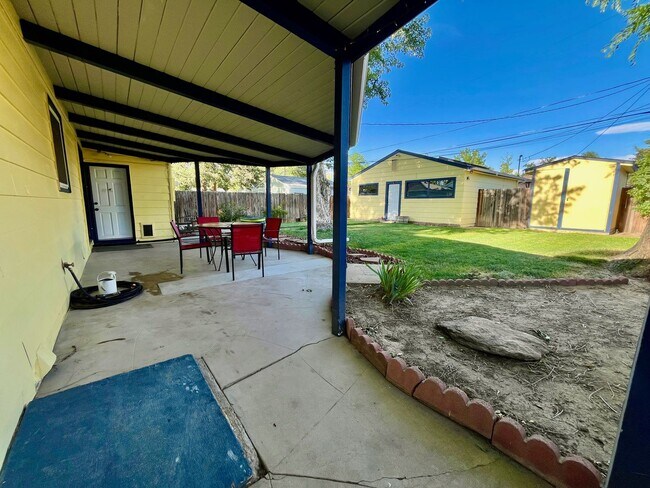 Building Photo - Updated 3 Bed Home with Large Yard