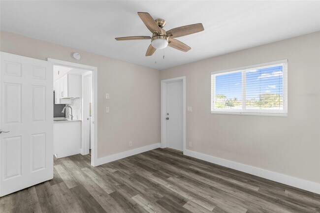 Building Photo - 2182 NE 5th Cir