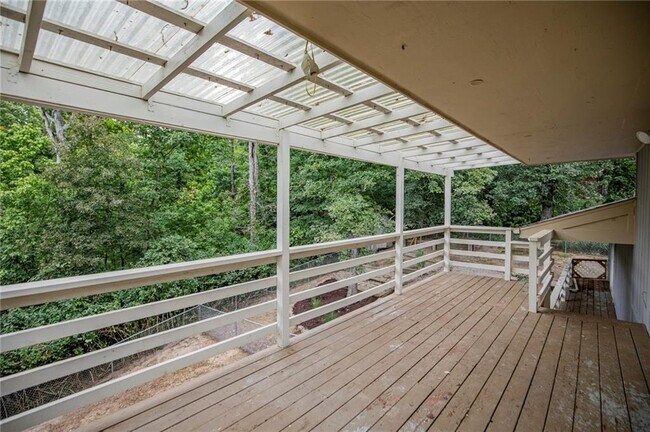 Building Photo - 41 Gore Ln