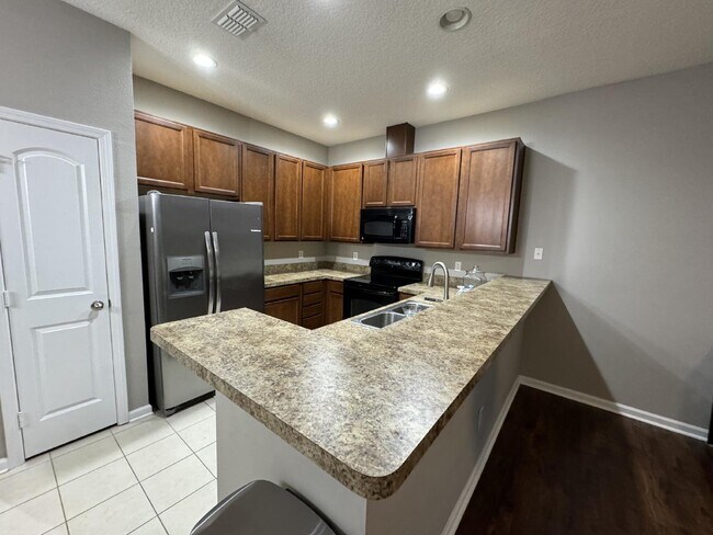 Building Photo - 3 bedroom 2.5 bath townhome in Bartram Park