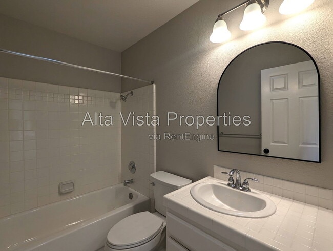 Building Photo - 1204 Rocky Point Way