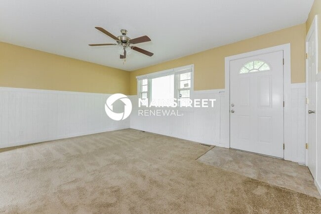Building Photo - 4 Bedroom Pet-Friendly Home in Leavenworth, KS with Main Street Renewal