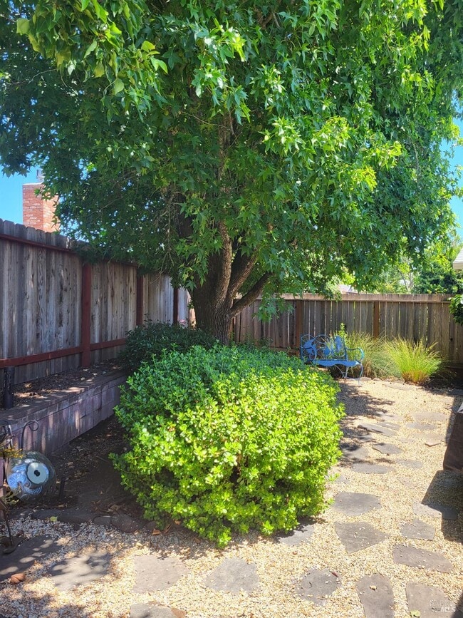 Building Photo - 332 Belhaven Pl