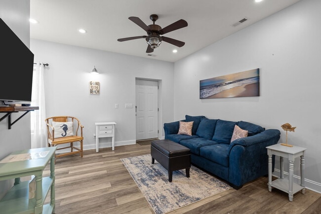 Building Photo - 360 Island Rd