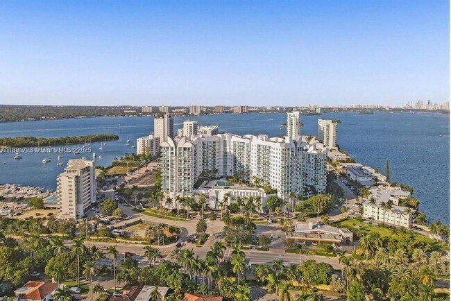 Building Photo - 7900 Harbor Island Dr