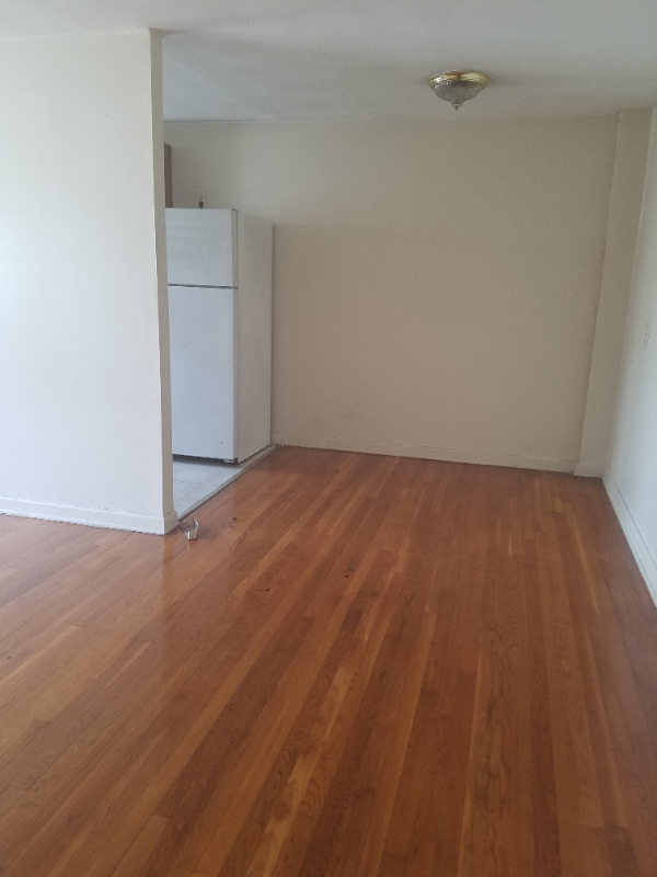 Primary Photo - 145 Barker St