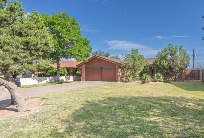 Building Photo - 1523 Doe Ln