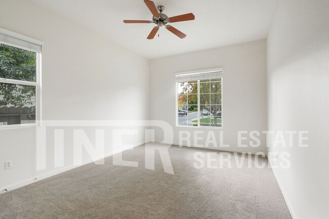 Building Photo - 6025 CreekBerry Wy