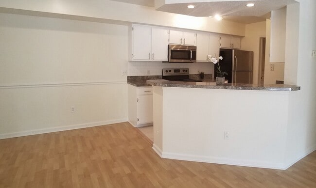 Building Photo - Beautiful 2/2 condo for rent next to Waterford Lakes Town Center and UCF