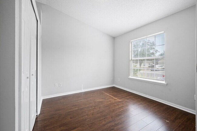 Building Photo - 843 Bonaparte Landing Ct