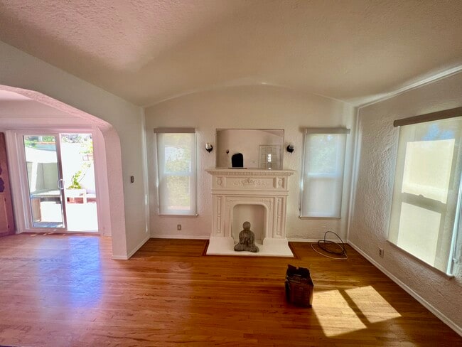 LIVING ROOM - 2441 10th St