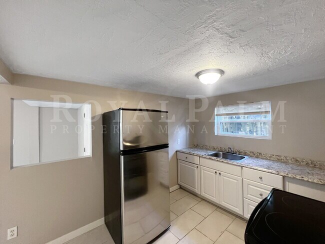 Building Photo - 1615 Evans Ave