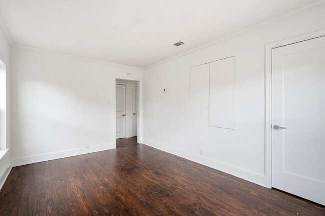 Building Photo - 612 W Alabama St